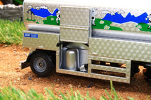 Load image into Gallery viewer, 1972 SIKU MILK TANKER TRAILER AND MILK CHURNS