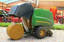 Load image into Gallery viewer, 2465(w) WEATHERED SIKU JOHN DEERE ROUND BALER