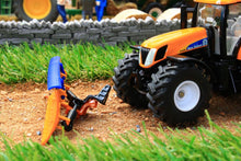 Load image into Gallery viewer, 2940 SIKU 150 SCALE NEW HOLLAND T7070 TRACTOR WITH SNOW PLOUGH AND SALT SPREADER