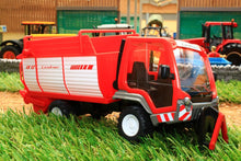 Load image into Gallery viewer, 3061 SIKU LINDNER UNITRAC WITH FORAGE TRAILER