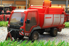 Load image into Gallery viewer, 3061(w) WEATHERED SIKU LINDNER UNITRAC WITH FORAGE TRAILER