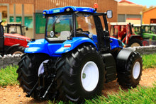 Load image into Gallery viewer, 3273 SIKU NEW HOLLAND T8.390 TRACTOR