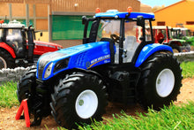 Load image into Gallery viewer, 3273 SIKU NEW HOLLAND T8.390 TRACTOR
