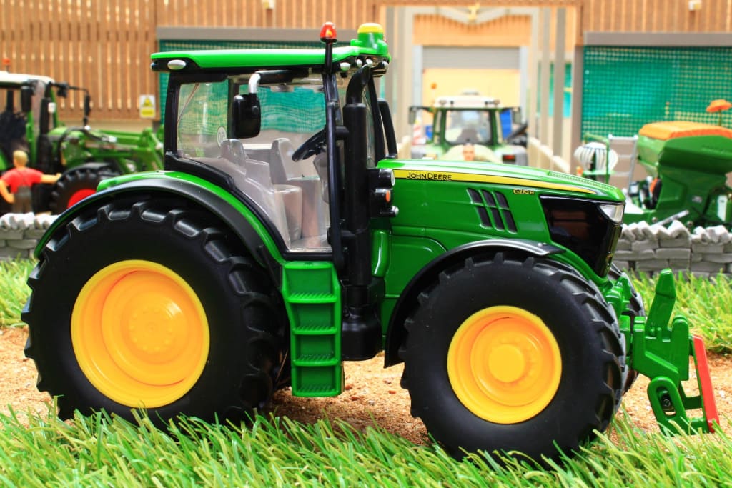 Siku 3282 Siku 3282 Tracteur John Deere 6210R 4006874032822 -   - Le magasin spécialisé de jouets Bruder avec une gamme  complète comprenant des pièces Bruder. Aussi les marques Siku, Kids Globe