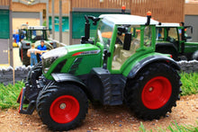 Load image into Gallery viewer, 3285 SIKU FENDT 724 VARIO TRACTOR