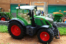 Load image into Gallery viewer, 3285 SIKU FENDT 724 VARIO TRACTOR