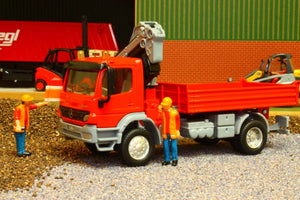 3534 Siku 150 Scale Mercedes Atego Truck With Crane And 2 Workmen Tractors And Machinery (1:50