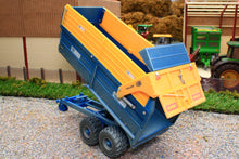 Load image into Gallery viewer, 42700(w) Weathered Britains Kane 16 tonne Twin-Axle Silage Trailer - Dusty Effect!