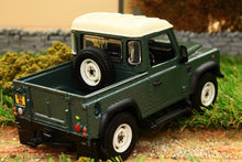 Load image into Gallery viewer, 42732A1 Britains Landrover In New Green Colour Tractors And Machinery (1:32 Scale)