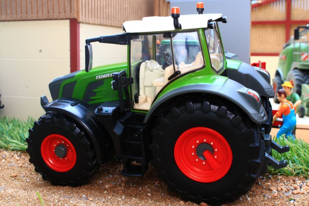Köp Britains Fendt 828 Vario 1:32