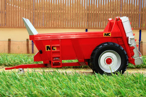 43181 Britains Nc Rear Discharge Manure Spreader Tractors And Machinery (1:32 Scale)
