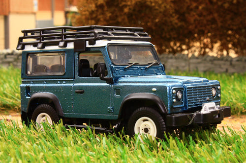 43217 Britains Landrover Defender 90 With Roof Rack And Winch Tractors And Machinery (1:32 Scale)