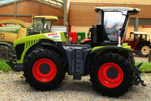 Load image into Gallery viewer, 43246 Britains Claas Xerion 5000 Tractor