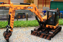 Load image into Gallery viewer, 43279 BRITAINS MUDDY JCB MIDI EXCAVATOR