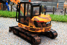 Load image into Gallery viewer, 43279 BRITAINS MUDDY JCB MIDI EXCAVATOR