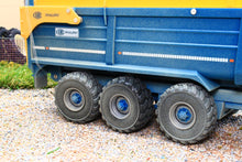 Load image into Gallery viewer, 43284(W) Weathered Britains Kane Half-Pipe Triple Axle Silage Trailer - Dusty Effect!