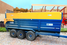 Load image into Gallery viewer, 43284(W) Weathered Britains Kane Half-Pipe Triple Axle Silage Trailer - Dusty Effect!