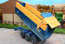 Load image into Gallery viewer, 43284(W) Weathered Britains Kane Half-Pipe Triple Axle Silage Trailer - Dusty Effect!