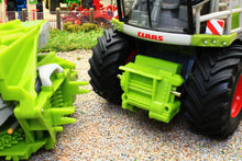 Load image into Gallery viewer, 43285 Britains Claas Jaguar 980 Forage Harvester with Orbis 900 Maize Header