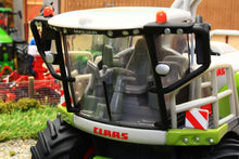 Load image into Gallery viewer, 43285 Britains Claas Jaguar 980 Forage Harvester with Orbis 900 Maize Header