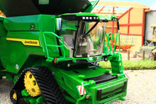 Load image into Gallery viewer, 43310 Britains &#39;Prestige Collection&#39; John Deere X9 1100 Combine Harvester