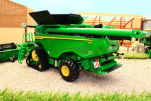 Load image into Gallery viewer, 43310 Britains &#39;Prestige Collection&#39; John Deere X9 1100 Combine Harvester