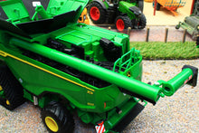 Load image into Gallery viewer, 43310 Britains &#39;Prestige Collection&#39; John Deere X9 1100 Combine Harvester