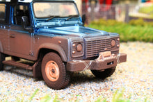 Load image into Gallery viewer, 43321 Britains Muddy Land Rover Defender