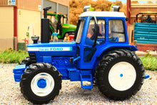 Load image into Gallery viewer, 43322 Britains Ford TW20 Tractor