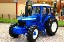 Load image into Gallery viewer, 43322 Britains Ford TW20 Tractor