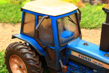 Load image into Gallery viewer, 43322(W) Weathered Britains Ford TW20 4WD Tractor
