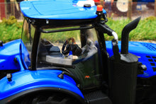 Load image into Gallery viewer, 43339 Britains New Holland T8-435 Genesis Tractor