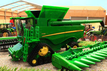 Load image into Gallery viewer, 45674 Britains John Deere S780 Tracked Combine Harvester