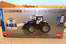 Load image into Gallery viewer, 6739 Siku New Holland T7.315 4WD Radio Control Tractor with removable Duals Bluetooth App Controlled Plus hand Controller