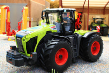 Load image into Gallery viewer, 6794 Siku Remote Control Bluetooth Claas Xerion 5000 TRAC VC Tractor with Controller
