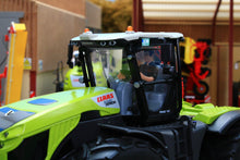 Load image into Gallery viewer, 6794 Siku Remote Control Bluetooth Claas Xerion 5000 TRAC VC Tractor with Controller