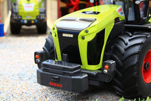 Load image into Gallery viewer, 6794 Siku Remote Control Bluetooth Claas Xerion 5000 TRAC VC Tractor with Controller