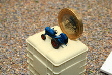 Load image into Gallery viewer, ATT316055 Artitec 1:160 Scale Fordson Dexta Tractor