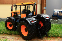 Load image into Gallery viewer, 43206 Britains Jcb Fastrac 8330 Tractor Tractors And Machinery (1:32 Scale)