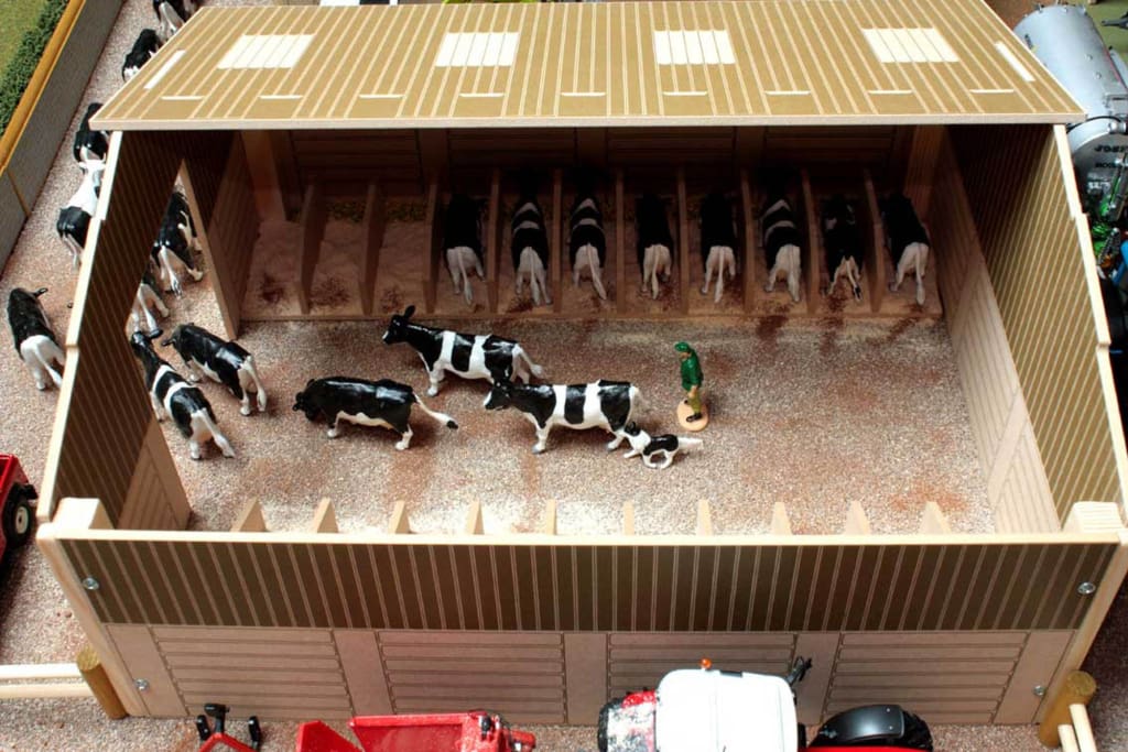 BB9200 Cow House Small Brushwood Basics Brushwood Toys