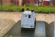Load image into Gallery viewer, BOS87810 BOS 187 Scale Land Rover Tangi Police Northern Ireland 1986