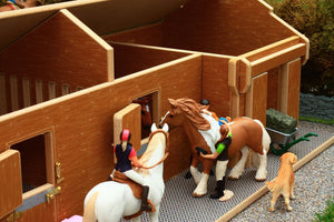 Bt1600 1:24Th Scale Stable Block And Tack Room With Free Schleich Horse & Rider Set! Authentic Farm