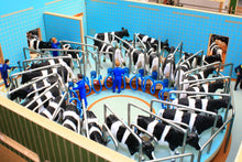 Load image into Gallery viewer, Bt2500 Rotary Milking Parlour With Free Britains Cow And Feeder Set Farm Buildings & Stables (1:32