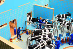 Bt2500 Rotary Milking Parlour With Free Britains Cow And Feeder Set Farm Buildings & Stables (1:32