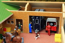 Load image into Gallery viewer, Bt8300 The Stable Yard With Free Britains Horse And Rider Set! Farm Buildings & Stables (1:32 Scale)