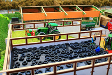 Load image into Gallery viewer, Bt8500 Monster Silage Clamp With Free Siku Holares Maize Leveller! Farm Buildings & Stables (1:32