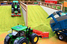 Load image into Gallery viewer, Bt8500 Monster Silage Clamp With Free Siku Holares Maize Leveller! Farm Buildings &amp; Stables (1:32