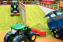 Load image into Gallery viewer, Bt8500 Monster Silage Clamp With Free Siku Holares Maize Leveller! Farm Buildings & Stables (1:32