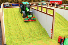 Load image into Gallery viewer, Bt8500 Monster Silage Clamp With Free Siku Holares Maize Leveller! Farm Buildings & Stables (1:32