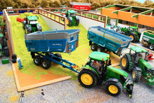 Load image into Gallery viewer, Bt8500 Monster Silage Clamp With Free Siku Holares Maize Leveller! Farm Buildings & Stables (1:32